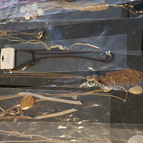 Lot of 20 NWT Long Necklaces, some with earrings. - Picture 3 of 9